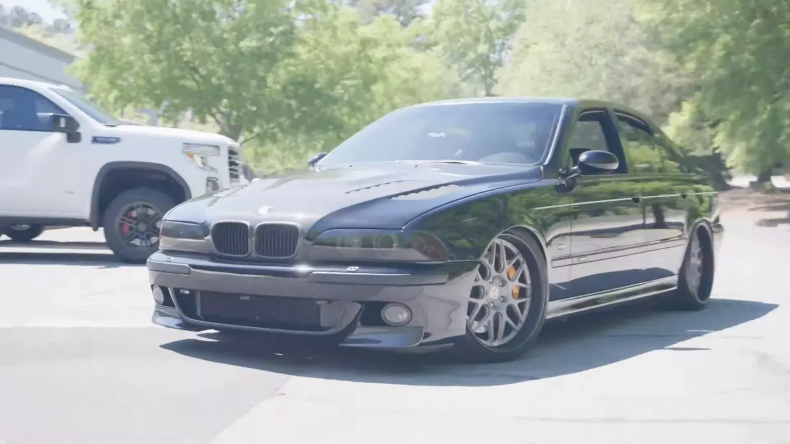 Jason Cummins’s black BMW E39 M5 on silver wheels pulling into the parking lot at The Ride Lounge